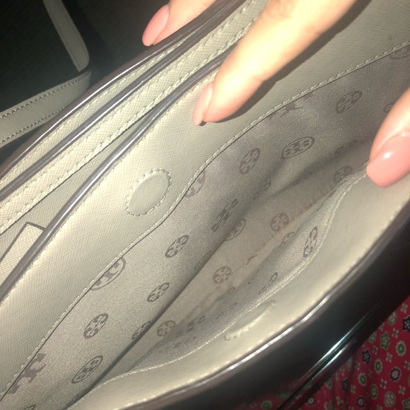 Tory Burch bag with shoulder strap! - Picture 4 of 6